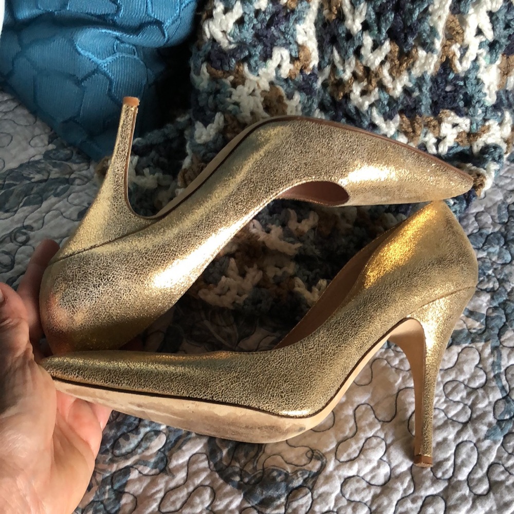 Kate Spade Women's Larisa Dress Pump, Gold Lame 8.5B - Picture 8 of 12
